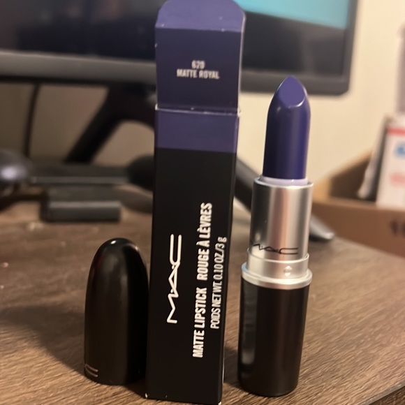 🌙💕Matte Royal Mac Lipstick - Picture 2 of 11